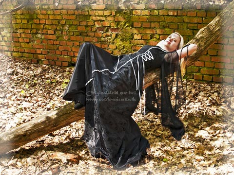 Schwarzes Gothic Brautkleid